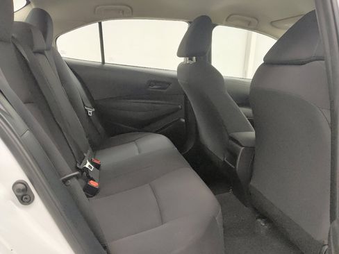 Used 2022 Toyota Corolla LE FWD image 19