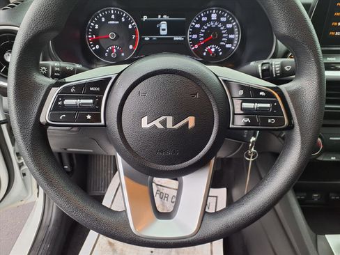 Used 2023 Kia Forte LXS w/ LXS Technology Package image 13