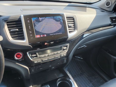 Used 2018 Honda Pilot Touring image 49