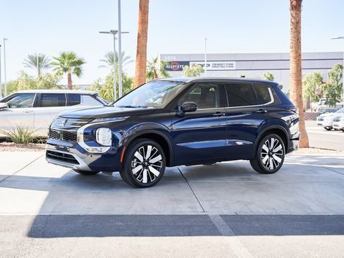 Used 2025 Mitsubishi Outlander SEL image 4