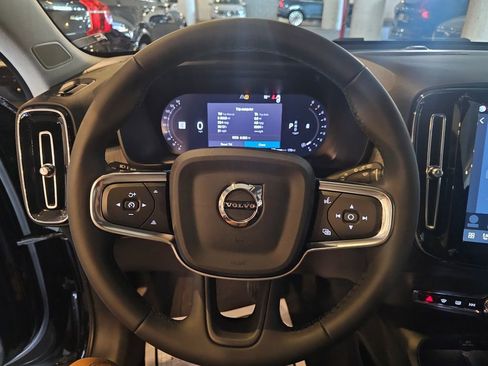 Certified 2024 Volvo XC40 B5 Plus w/ Protection Package Premier AWD/4WD image 19