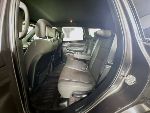 Used 2018 Jeep Grand Cherokee Laredo image 25