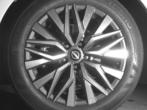 Used 2025 Nissan Altima 2.5 SV FWD image 12