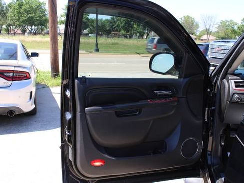 Used 2014 Cadillac Escalade Premium RWD image 11