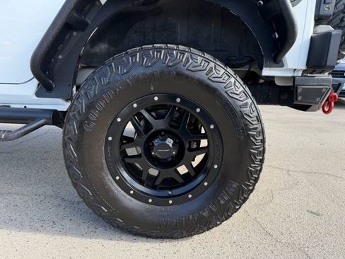 Used 2015 Jeep Wrangler Unlimited Sahara AWD/4WD image 9