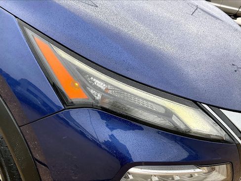 Used 2023 Nissan Rogue SV image 28