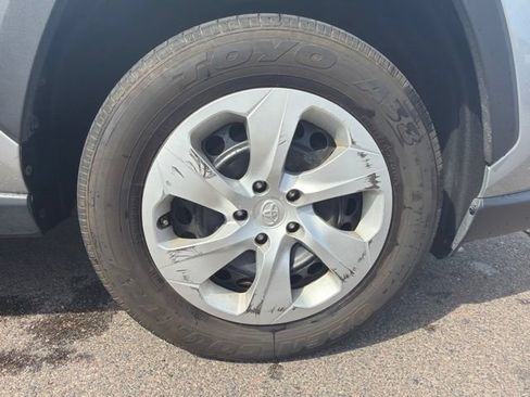 Used 2025 Toyota RAV4 LE AWD/4WD image 12