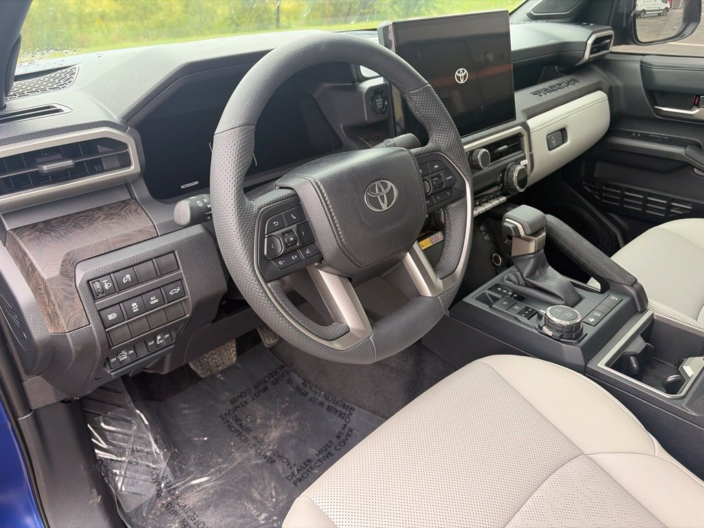 Used 2025 Toyota Tacoma Limited AWD/4WD image 9