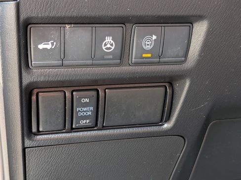 Used 2022 Nissan Armada Platinum w/ Captain's Chairs Package RWD image 17