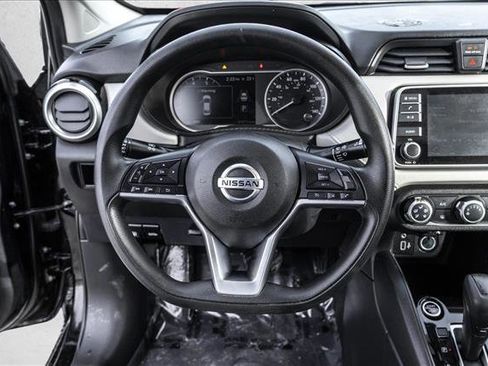 Used 2022 Nissan Versa SV image 12