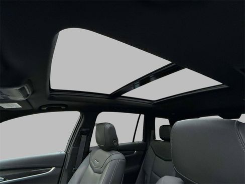 Used 2024 Cadillac XT6 Sport w/ Technology Package image 23