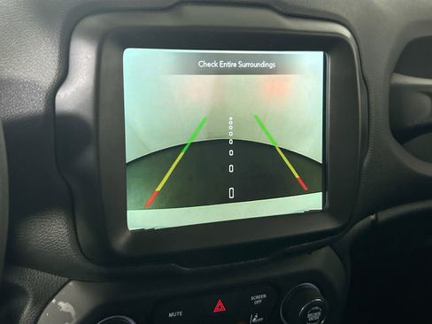 Used 2023 Jeep Renegade Latitude image 14