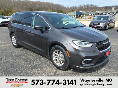 Used 2023 Chrysler Pacifica Touring-L
