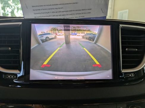 Used 2024 Chrysler Pacifica Touring-L FWD image 20