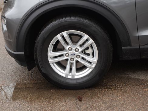 Used 2022 Ford Explorer XLT w/ Equipment Group 202A image 30