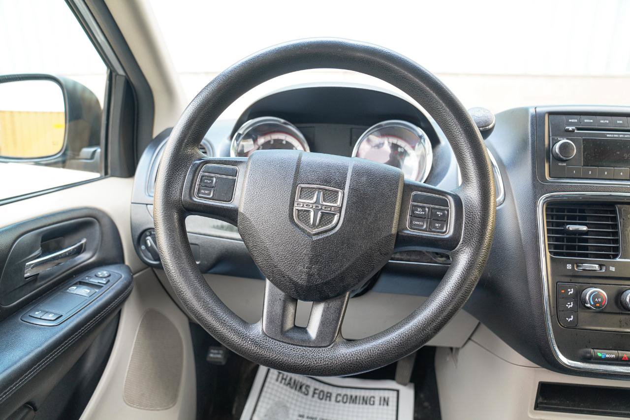 Used 2014 Dodge Grand Caravan American Value Package FWD image 32