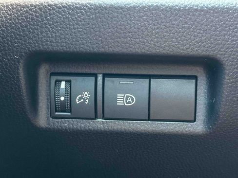 Used 2025 Toyota RAV4 XLE FWD image 34