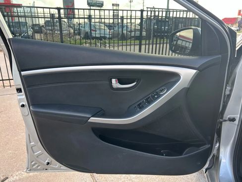 Used 2014 Hyundai Elantra GT w/ Option Group 03 image 11