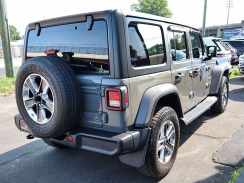 Used 2018 Jeep Wrangler Unlimited Sahara AWD/4WD image 6