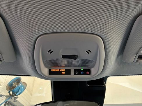 Used 2025 Chevrolet Trax LT w/ LT Convenience Package FWD image 16