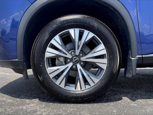 Used 2023 Nissan Rogue SV AWD/4WD image 18