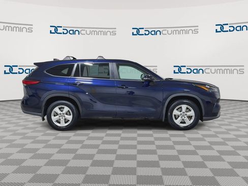 Used 2023 Toyota Highlander LE FWD image 9