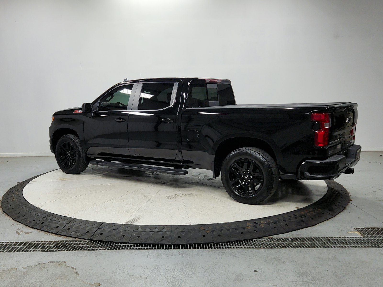 Used 2024 Chevrolet Silverado 1500 RST AWD/4WD image 6