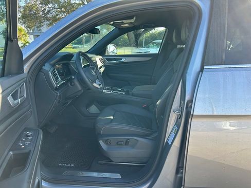 Certified 2024 Volkswagen Atlas Cross Sport SE AWD/4WD image 15
