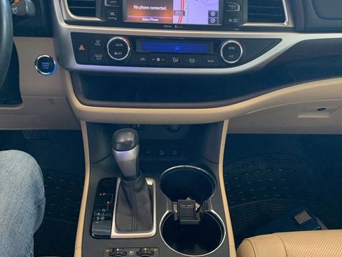Used 2014 Toyota Highlander Limited AWD/4WD image 7