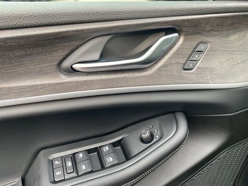 New 2025 Jeep Grand Cherokee L Limited w/ Black Appearance Package image 28