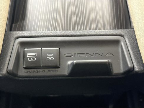 Certified 2023 Toyota Sienna Limited image 39