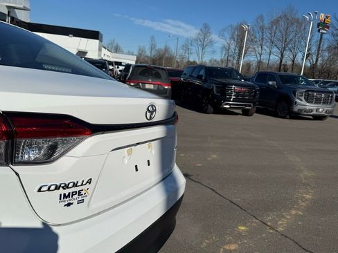 Used 2025 Toyota Corolla LE image 27