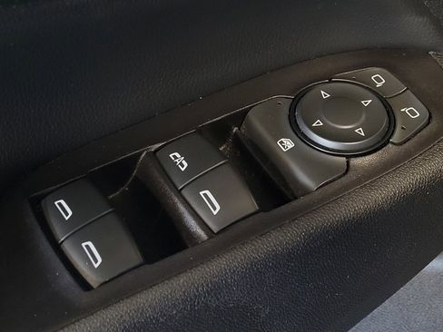 Used 2018 Chevrolet Equinox LT FWD image 27