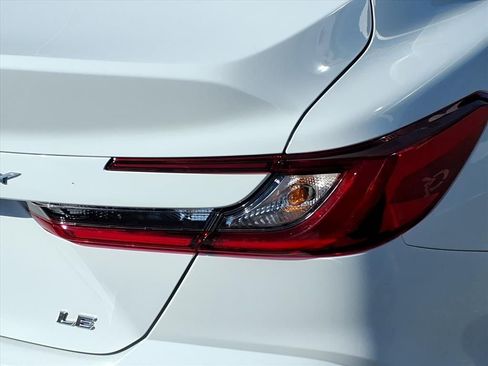 Used 2025 Toyota Camry LE image 7