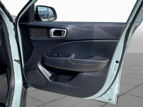 Used 2025 Hyundai Venue SEL FWD image 22