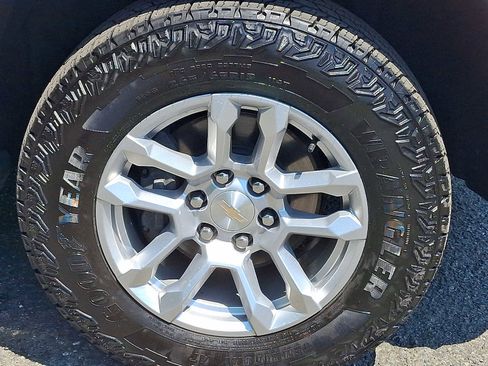 Used 2024 Chevrolet Silverado 1500 LT AWD/4WD image 9