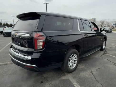 Used 2023 Chevrolet Suburban LT RWD image 8