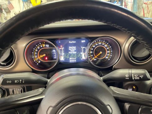 Used 2020 Jeep Gladiator Sport w/ Quick Order Package 24S AWD/4WD image 21