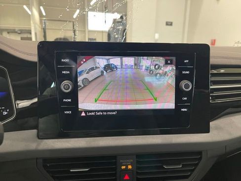 Certified 2025 Volkswagen Jetta SE FWD image 29