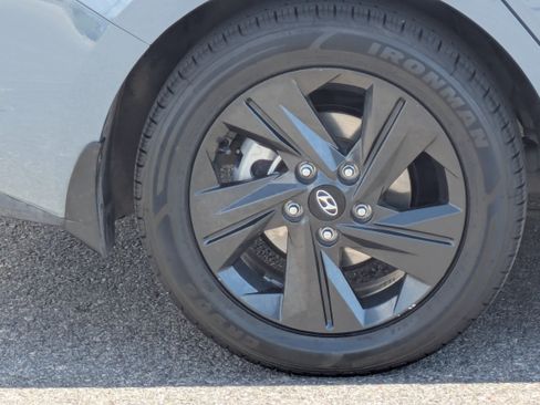 Used 2023 Hyundai Elantra SEL FWD image 9