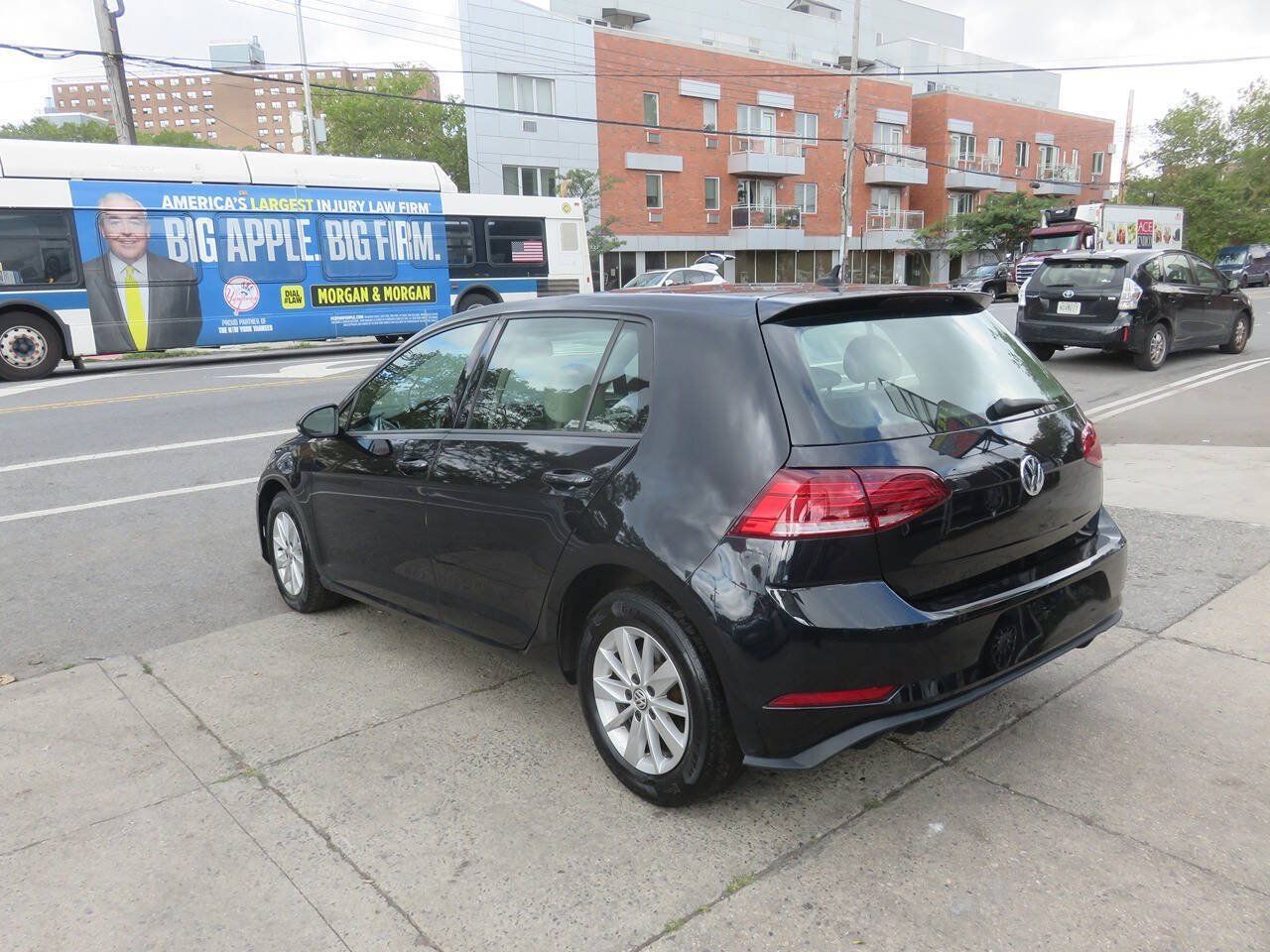 Used 2019 Volkswagen Golf S FWD image 5