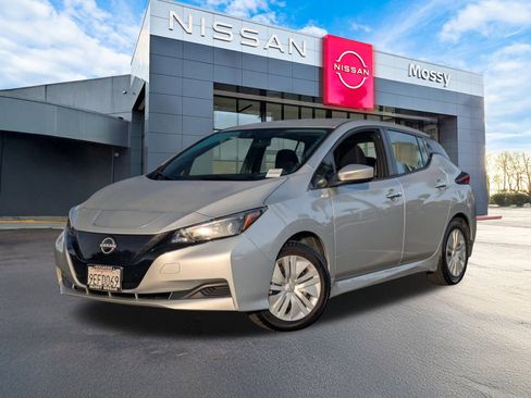 Used 2023 Nissan Leaf S image 1