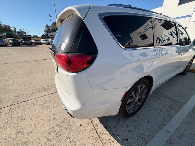 Used 2017 Chrysler Pacifica Limited FWD image 19