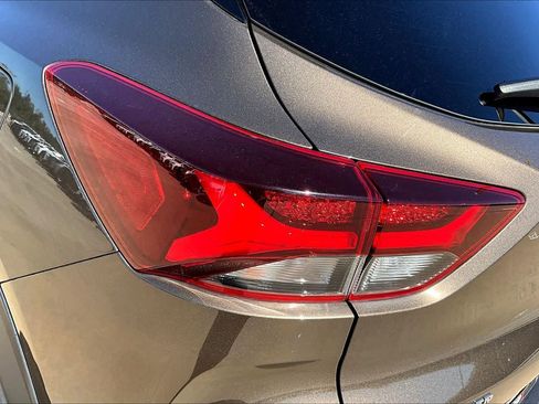 Used 2021 Chevrolet TrailBlazer ACTIV w/ Technology Package image 23