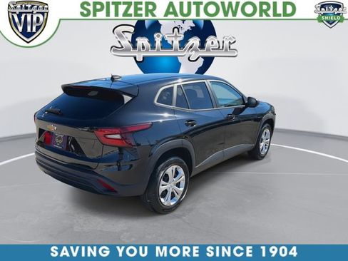 Used 2024 Chevrolet Trax LS FWD image 9
