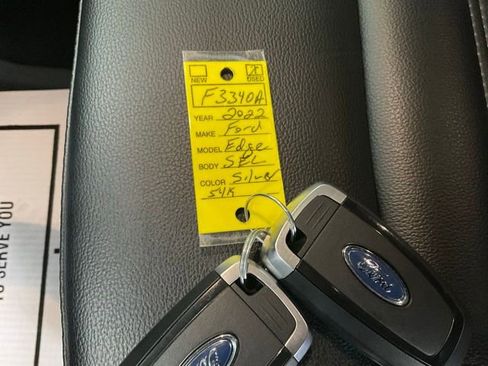 Used 2022 Ford Edge SEL w/ Convenience Package image 16