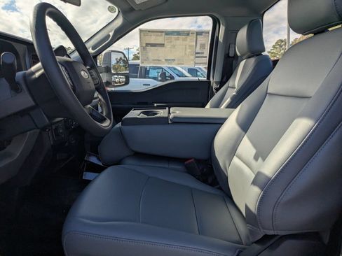 Used 2025 Ford F550 4x4 Regular Cab Super Duty image 17
