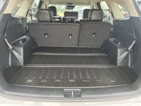 Used 2025 Kia Sorento S FWD image 13