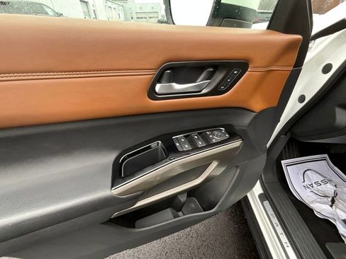 Used 2023 Nissan Pathfinder Platinum w/ Cargo Package image 33