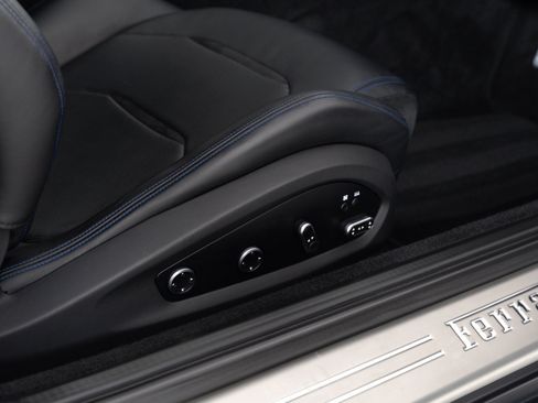 Used 2019 Ferrari GTC4Lusso T RWD image 41